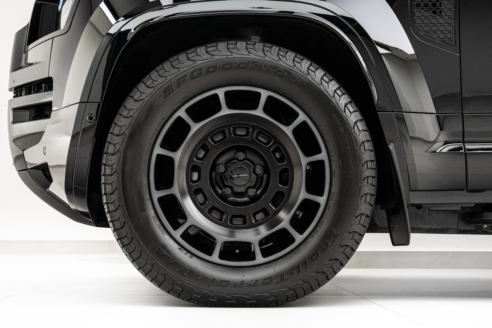 2026 LAND ROVER DEFENDER P635 OCTA BLACK EDITION | GCC DEALER WARRANTY & SERVICES